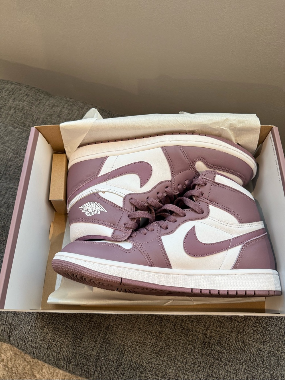 Unisex Nike Jordan Mid Sneakers in Mauve and White